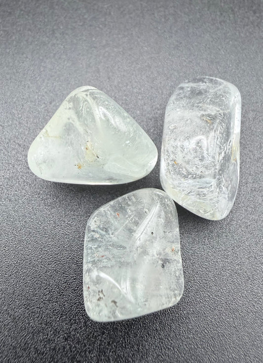 Blue Topaz – Healing, Clarity & Emotional Renewal